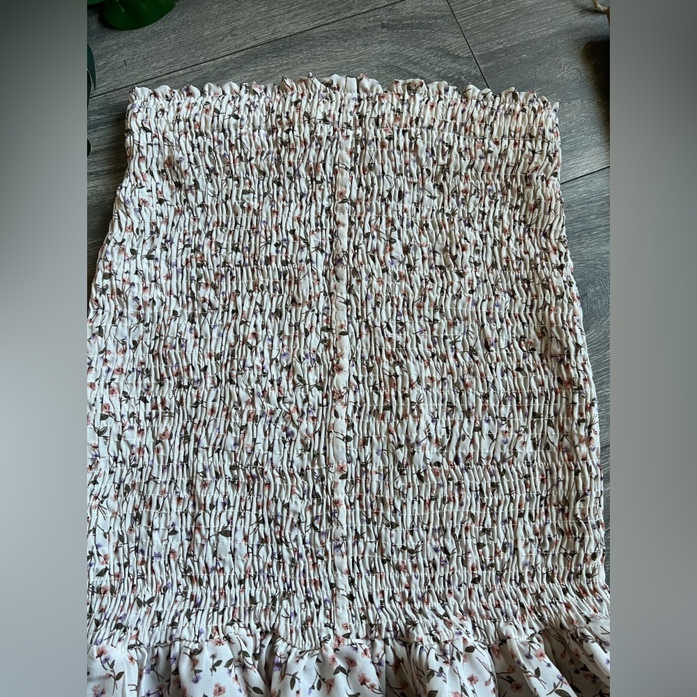 Blāshe mini floral smocked shirred fitted ruffle hem romantic mini skirt. Size S - Picture 4 of 8